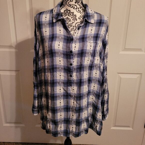 Cato XL woman's blue‎ plaid long sleeve button up shirt - Picture 1 of 7